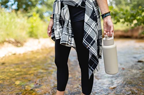 Simple Modern Water Bottle with Straw and Chug Lid Vacuum Insulated Stainless Steel Metal Thermos Bo
