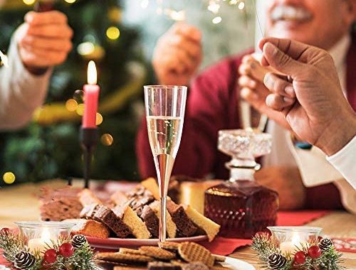 Amazon.com: OYATON Christmas Votive Candle Holders with Snowy Pinecone Berry Candle Ring, Decorative