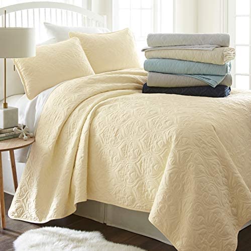 Amazon.com: Linen Market Quilted Coverlet Set Damask Patterned, Queen/Full, Yellow : Home & Kitc